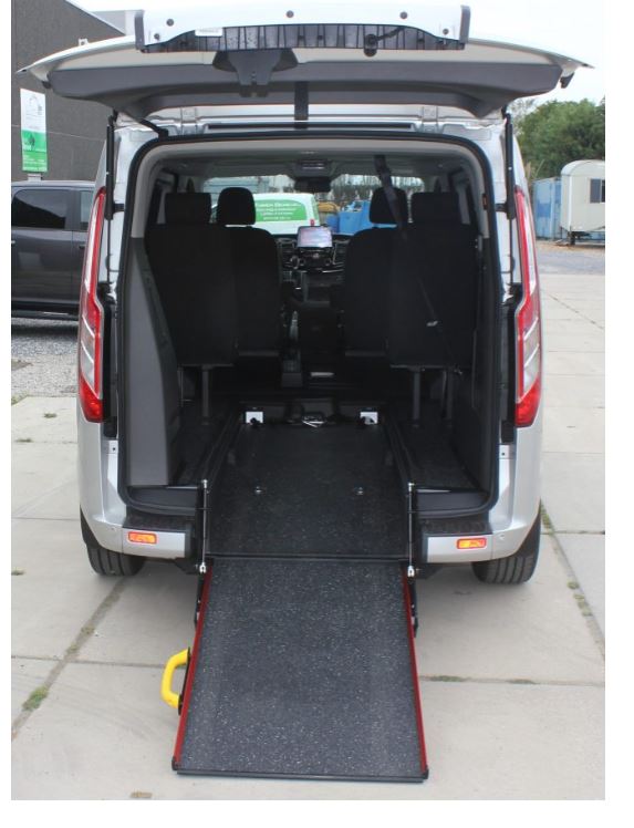 Système de fixation pour fauteuils roulants dans le Ford Tourneo Custom L2H1