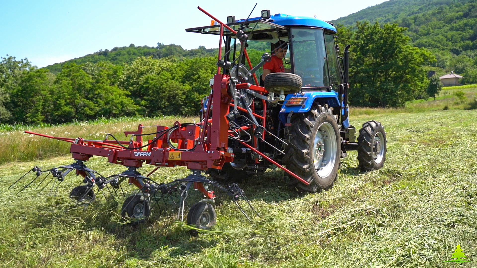 Faneur conforme aux normes CE, largeur de transport 2,5 m