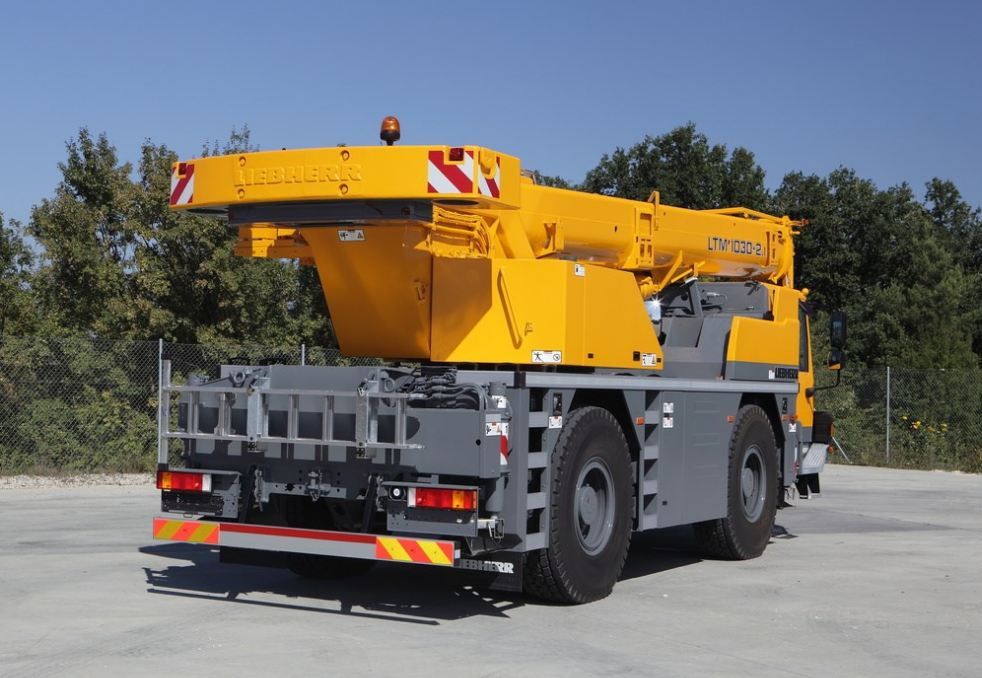 Grue automotrice LTM 1030-2.1 - Liebherr - capacité de charge max 35 t - flèche télescopique 9,20 m à 30,00 m - moteur Mercedes-Benz_4