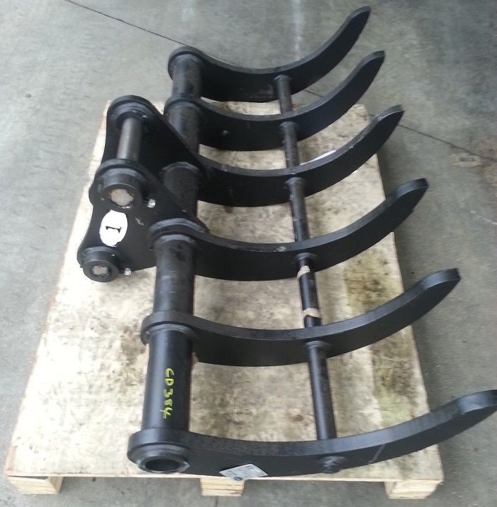 Accessoire pour pelles destiné au débroussaillage et nettoyage