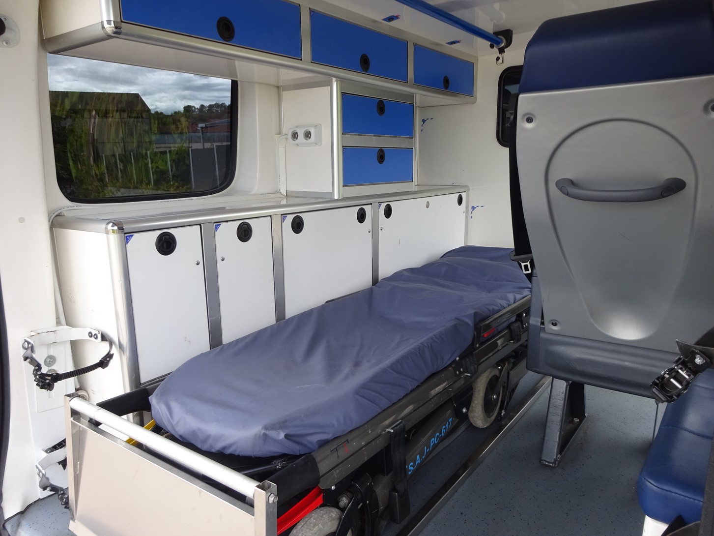 Ambulance renault trafic l1h1 2012 275 000 km type a1 - occasion_4