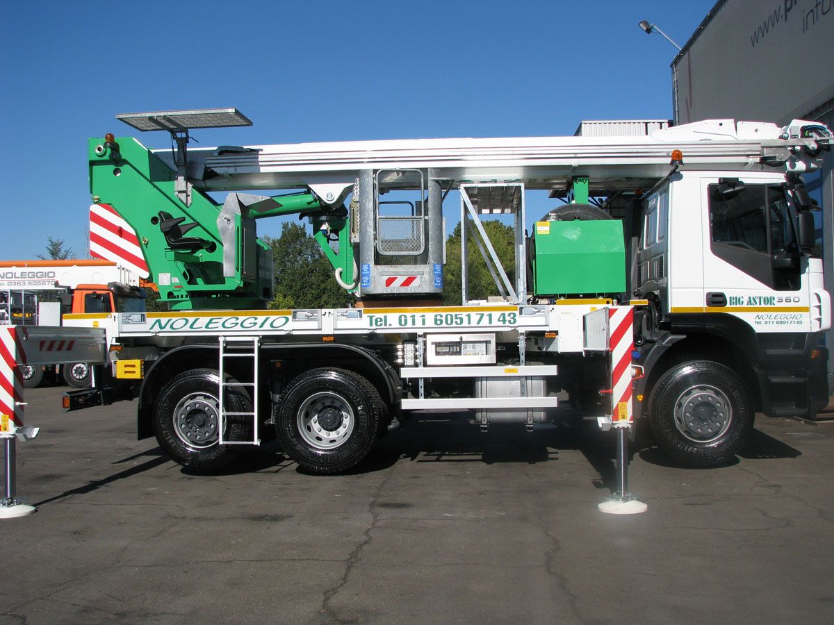 Eagle 3526 camion nacelle - Oil & Steel France - Hauteur de travail 35m - Déport max 26m_4