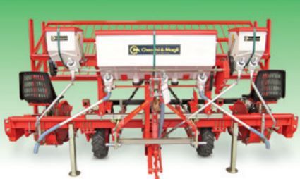 Machine agricole compacte Wolf Compact pour distances réduites entre rangs