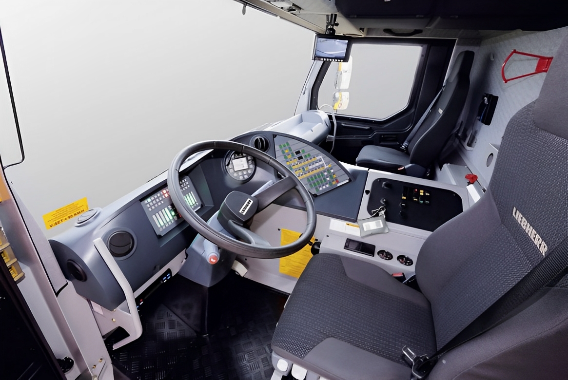 Grue mobile LTM 1750-9.1 avec fléchette treillis jusqu'à 91 m