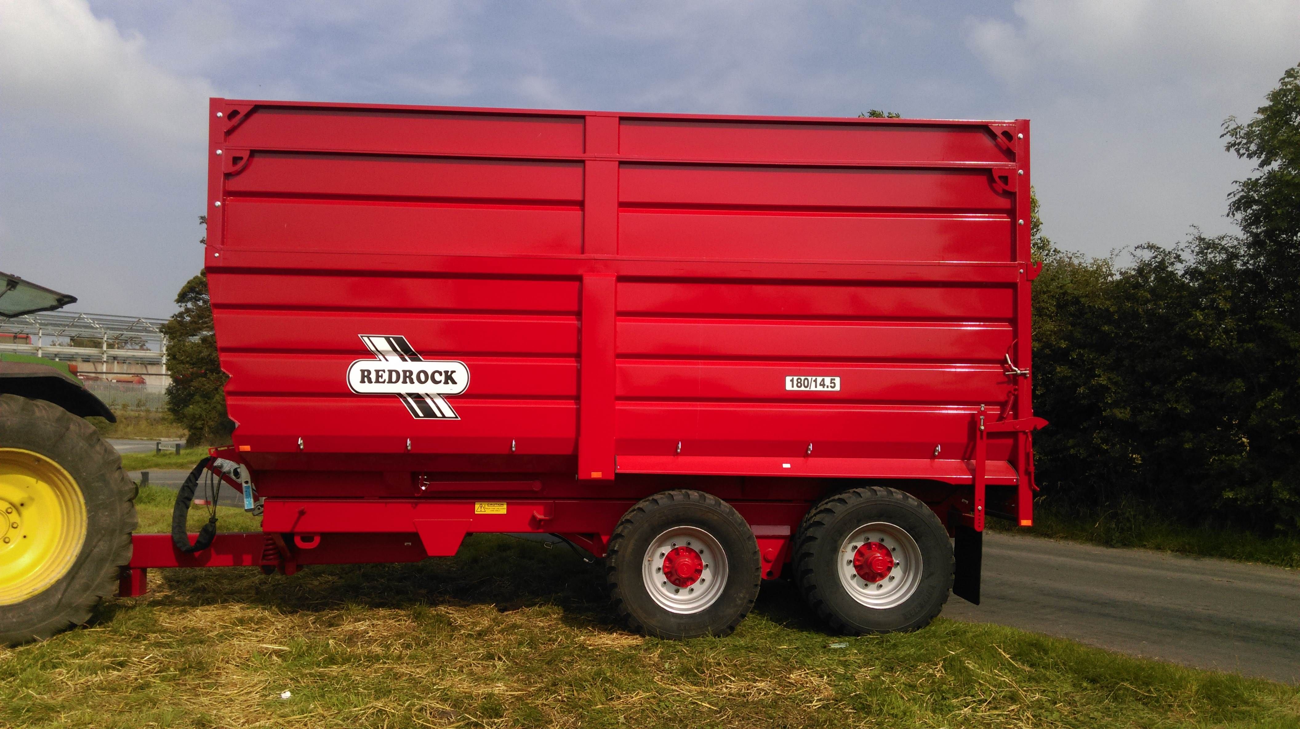 Remorque agricole Redrock avec freins commerciaux offrant efficacité optimale