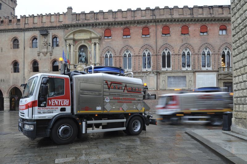 Hydrocureur combiné pour opérations de nettoyage rapides et efficaces