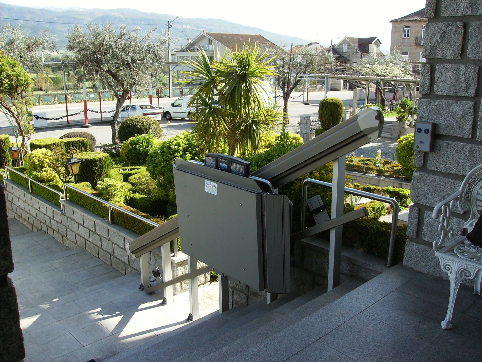 Plateforme élévatrice monte-escaliers droits pour accès PMR - Garaventa Lift X3_4