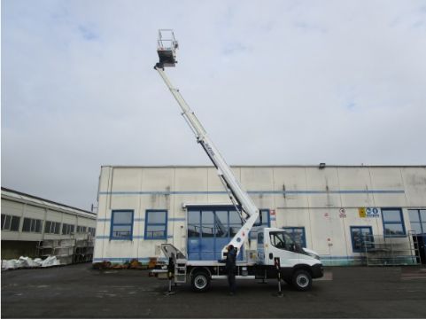 Scorpion 2013 sur Nissan - Camion nacelle Oil & Steel France - Hauteur de travail 19,9 m_4