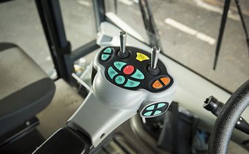 Équipement de nettoyage urbain avec buse d’aspiration centrale