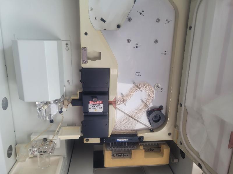 Analyseur génétique Applied Biosystems Hitachi 3130XL_4