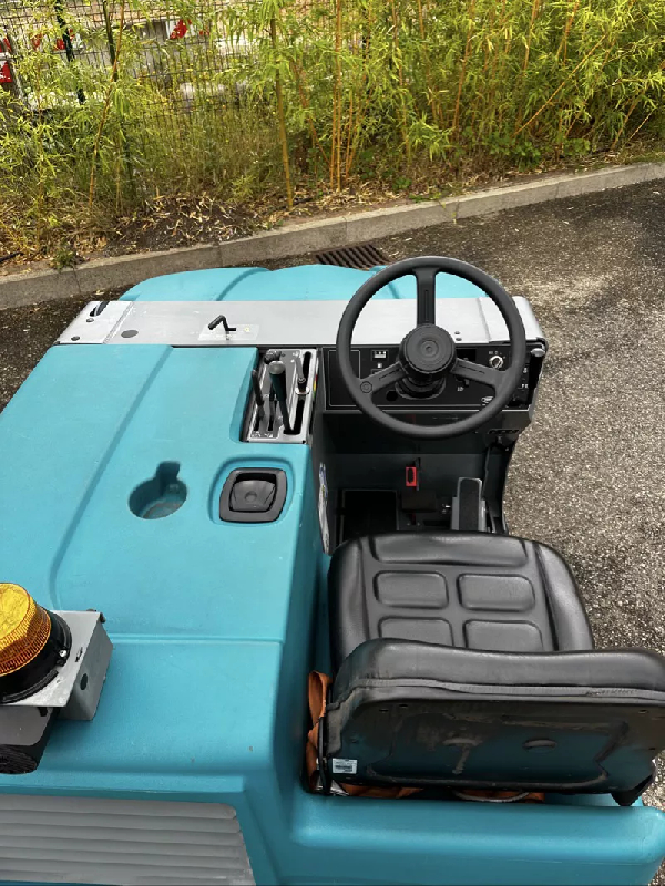 Balayeuse s20 TENNANT diesel d'occasion_4