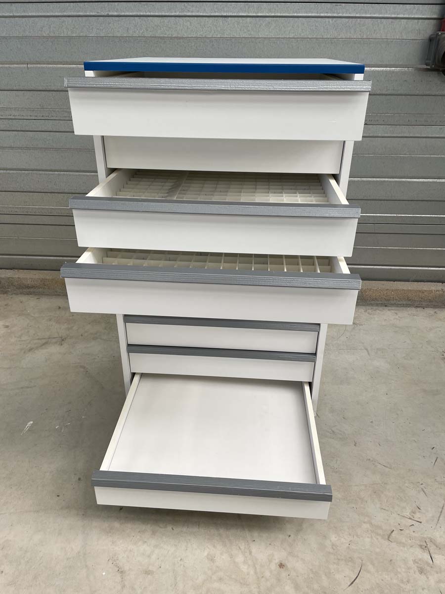 Meuble d'occasion de laboratoire avec 9 tiroirs - sur pieds métal - ATEX - Réf : P21091155_4