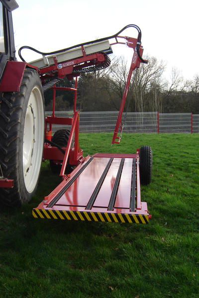 Récolteuse de carottes PSOPS - Simon - portée 3 points avec châssis robuste et mise en pallox_4