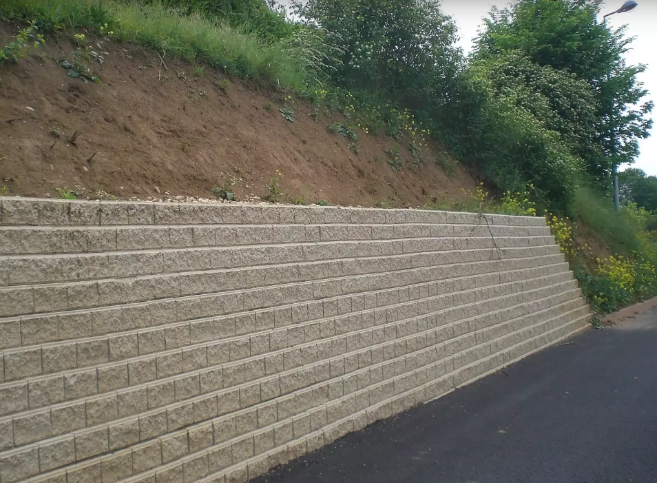 Bloc béton coloré pour diverses applications industrielles