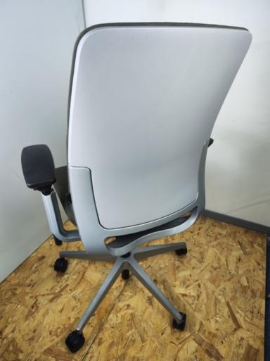 Steelcase Amia d'occasion - Siège de bureau ergonomique avec dossier et siège rembourrés - Confort optimal et soutien ajustable_4