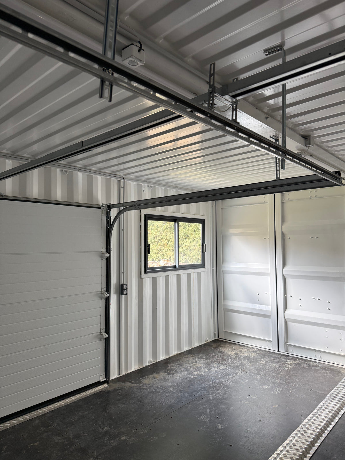 Garage container de 42m²   -   entièrement équipé_4