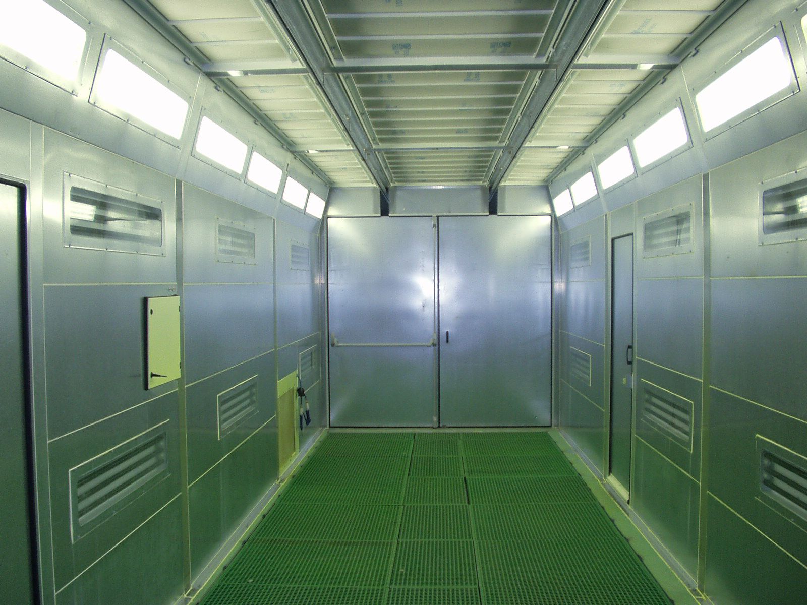 Cabine ventilée pour application du pénétrant et du révélateur