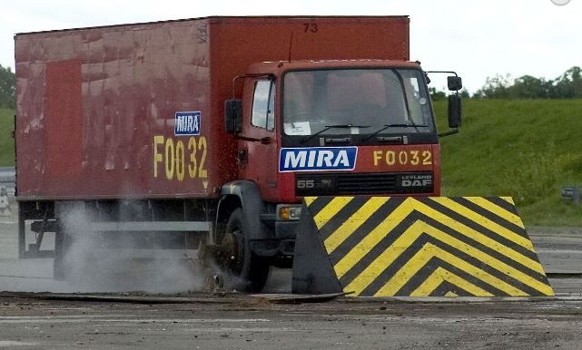 Système de barrière anti-intrusion pour usage intensif