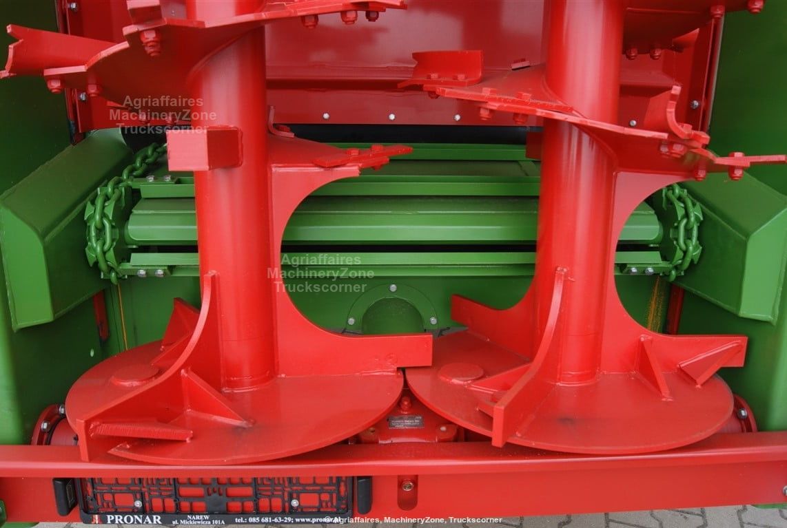 Épandeur à fumier Pronar NV161/2 - hérissons verticaux - capacité 9 m³ - 2024_4