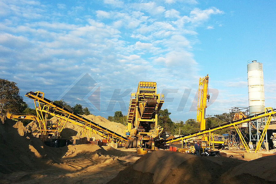 Machine mobile pour broyage et criblage de matériaux jusqu'à 900mm