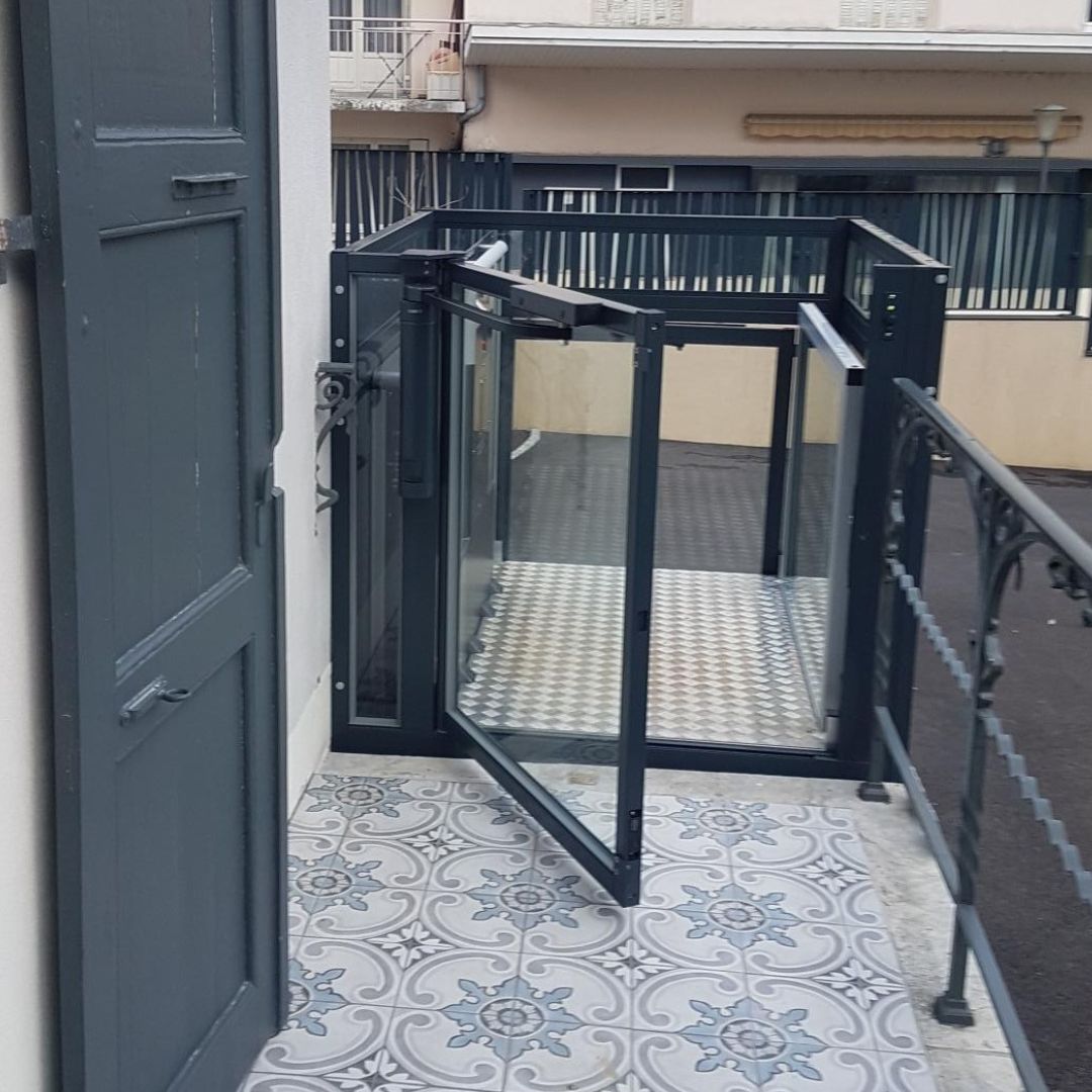 Élévateur PMR AEA PAV - Plateforme électrique pour niveaux inférieurs à 3 mètres_4