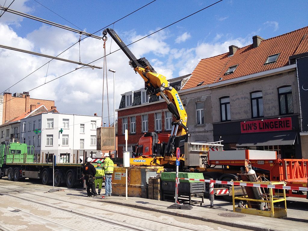 Grue auxiliaire BIG 1405 - Effer - pression 370 bar avec système de contrôle électronique PROGRESS_4
