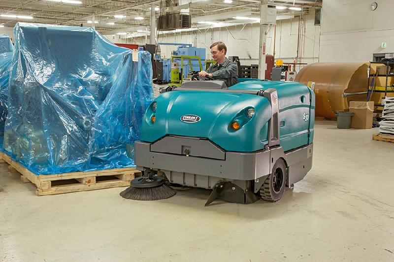 S30 Balayeuse TENNANT autoportée de taille moyenne_4