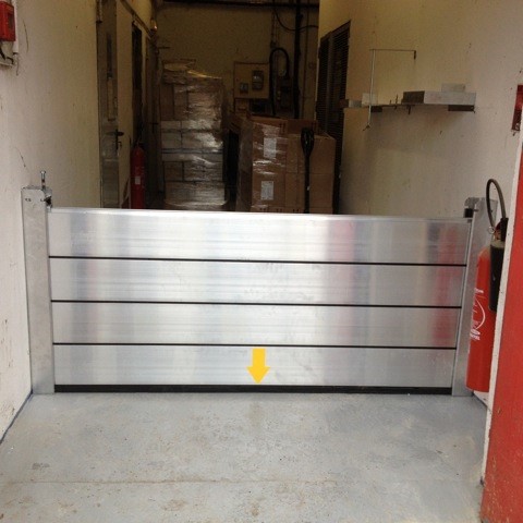 Système de protection anti-inondation FLO-DEM 80 - Maison individuelle et site industriel - Glissières latérales et poutrelles démontables_4