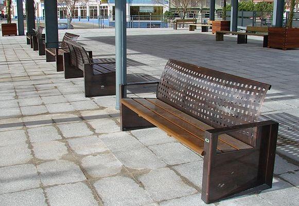 Banc ALEA en bois et tôle d'acier_4