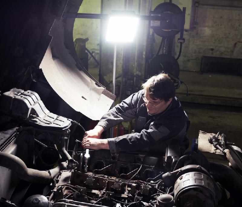 Projecteur de chantier LED hybride GLADIATOR SL - 4000lm, IP66, batterie lithium-ion, garantie 3 ans_4