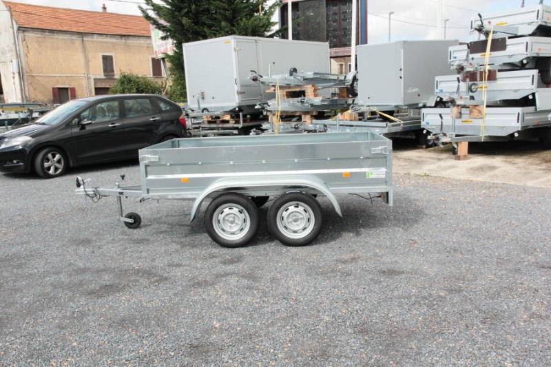 Remorque de transport robuste avec béquilles de stabilisation et bâche optionnelle