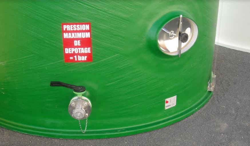 Cuve de stockage en résine polyester pour usage industriel ou agricole