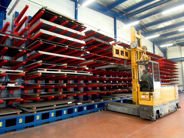 Rayonnage CANTILEVER pour charges longues et volumineuses_4