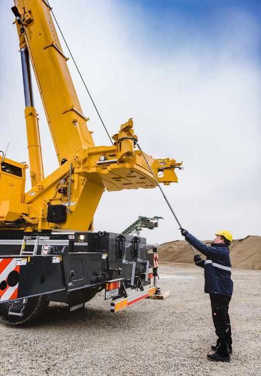 Grue Liebherr LTM 1090-4.2 avec fléchette treillis de 2 à 16 mètres