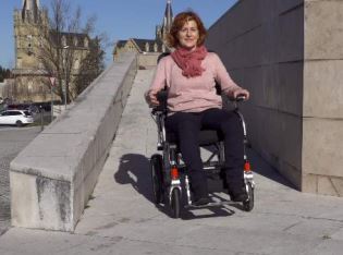 Fauteuil roulant électrique -   dossier réglable et inclinable, accoudoirs réglables en 2s, double palette réglable - Smartchair evo2_4