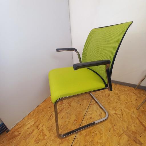Chaise visiteur Eastside V2 Steelcase d'occasion - dossier en maille, structure métallique, accoudoirs fixes_4