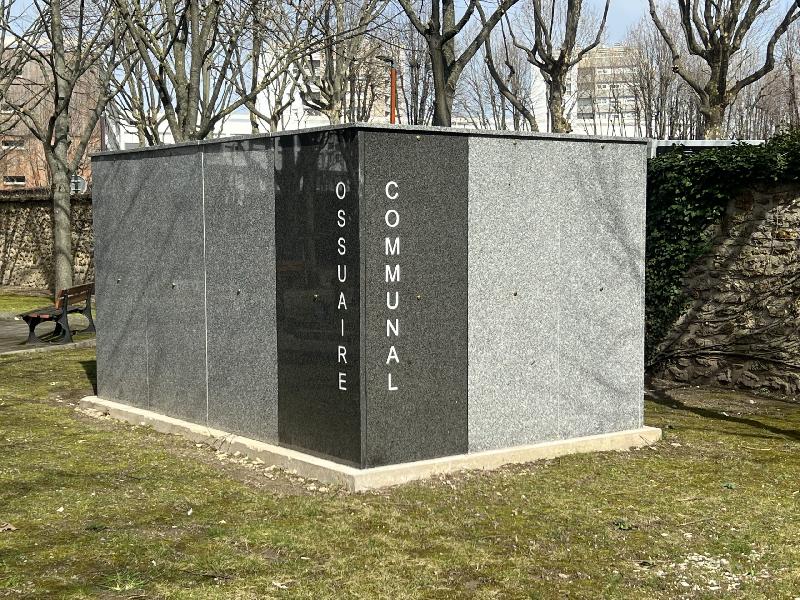 Ossuaires hors-sol en granit massif - solution durable et harmonieuse pour espaces funéraires_4