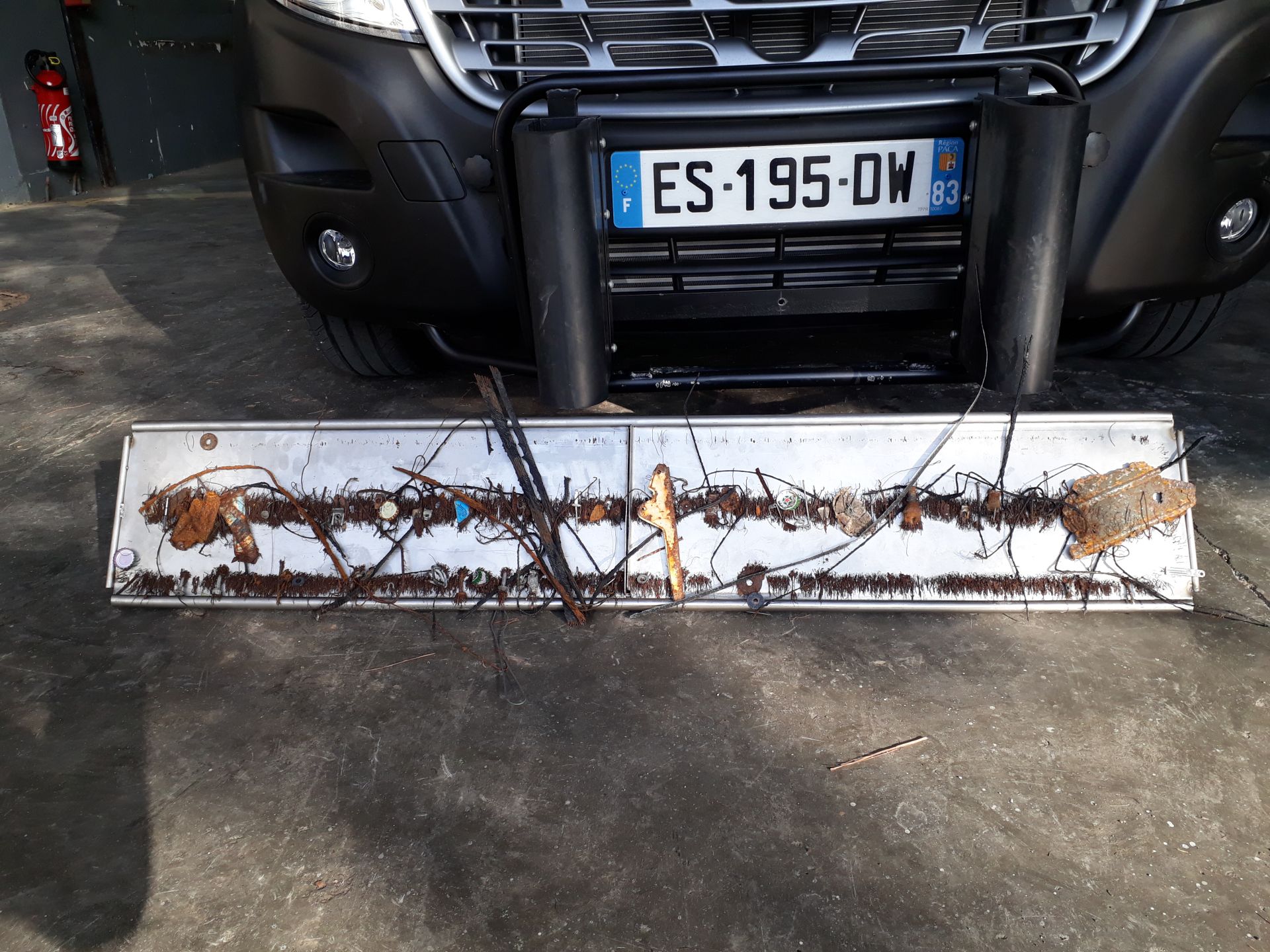 Bloc magnétique néodyme et ferrite - Puissance extrême et implantation compacte_4