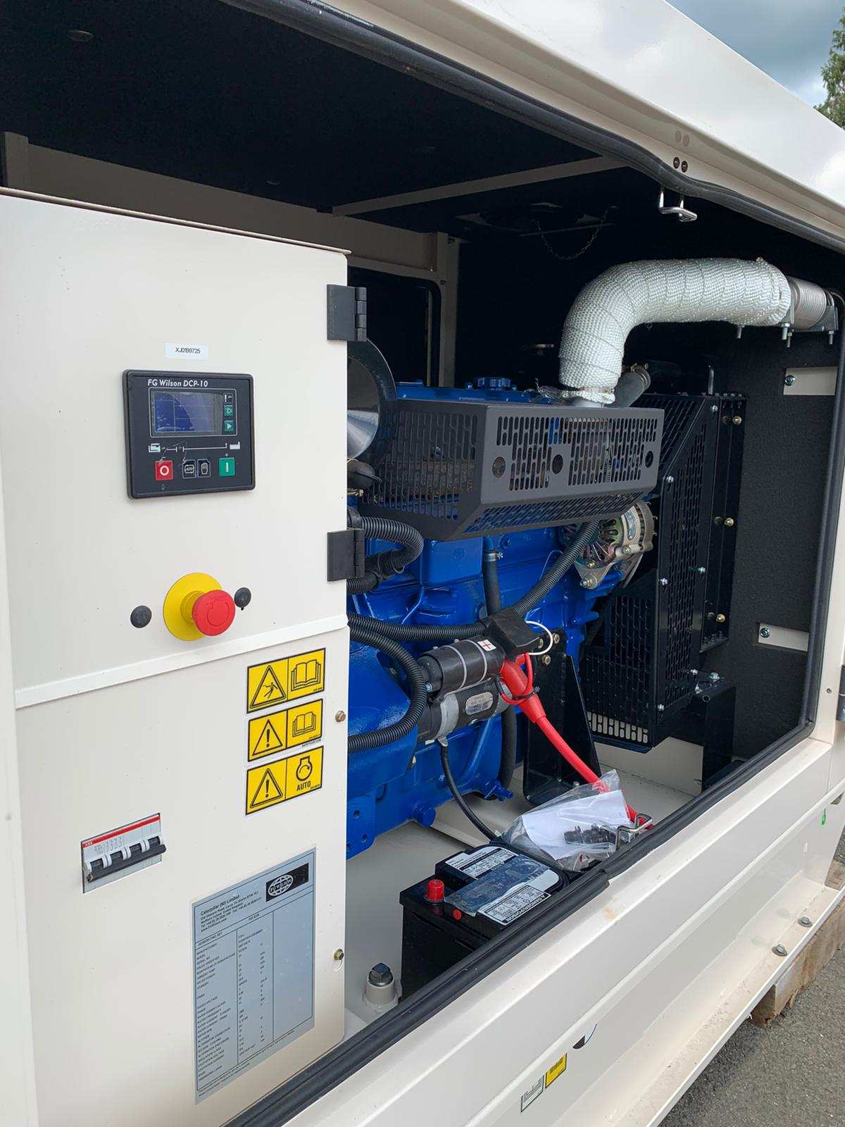 Groupe électrogène d'occasion avec capote neuf de déstockage - FG WILSON - 35 KVA -  F35-1_4