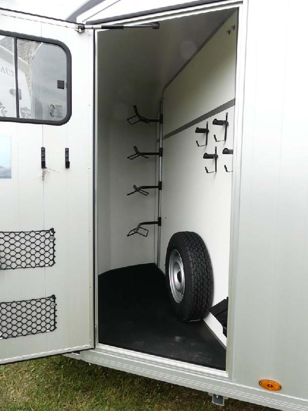 Remorque pour transport d'animaux - Cheval liberté maxi 4 - 4 places diagonales_4