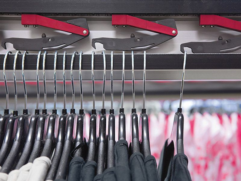 Convoyeur aérien destiné au  stockage, tri et transport de pièces variées : vêtements, circuits électriques, housses - POLARIS_4