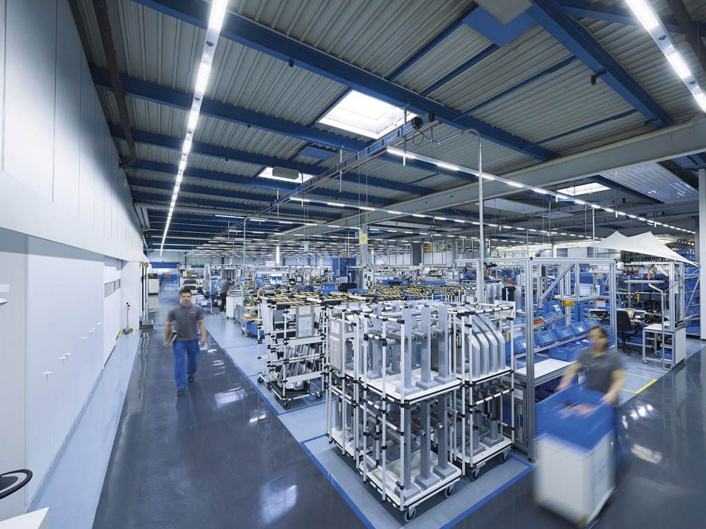 Système de bandeaux lumineux Conveo à LED - Éclairage adapté et puissant pour halls de production et bâtiments logistiques_4