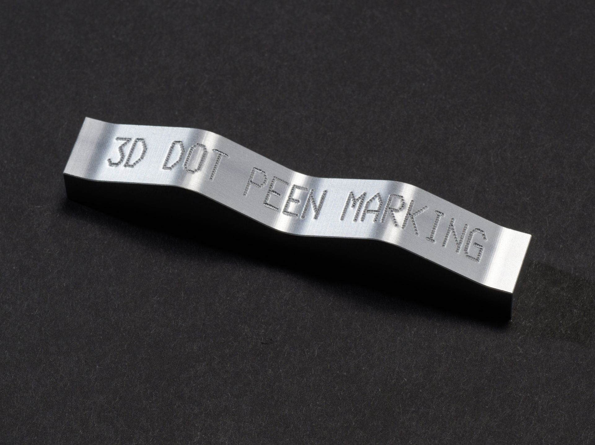 Machine de marquage avec écran tactile et connectivité réseau