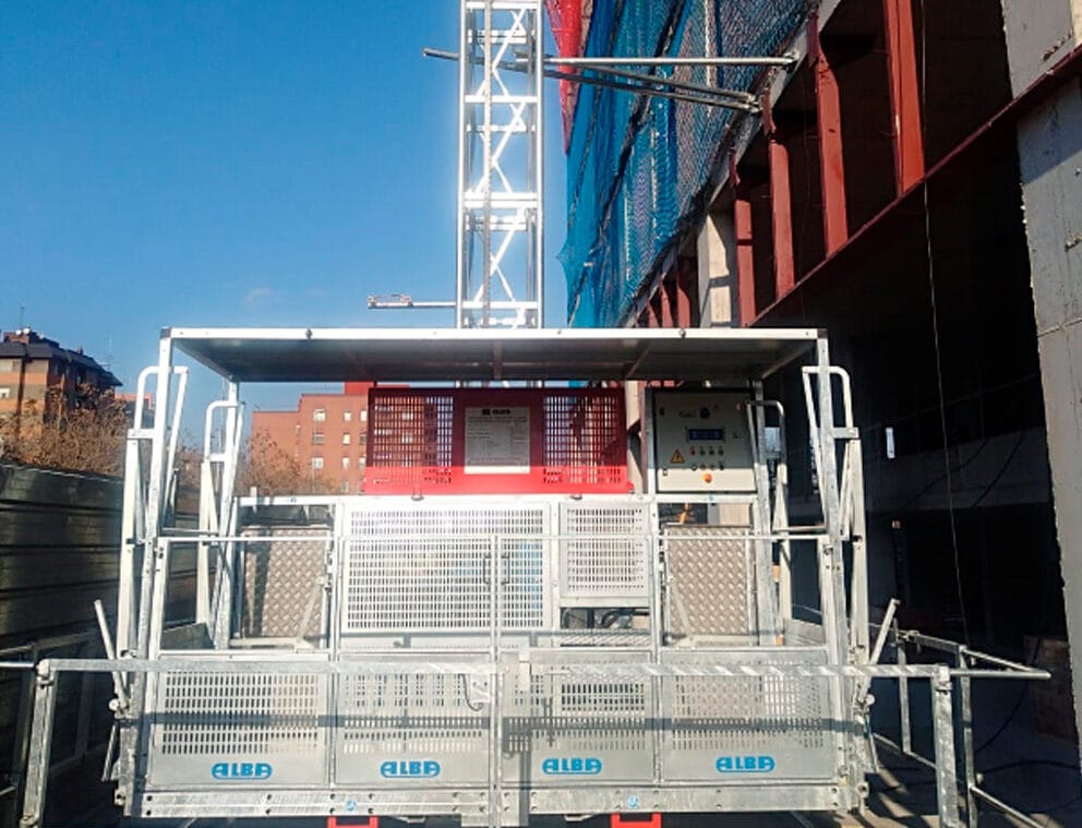 Monte-matériaux avec personnel accompagnant - capacité de charge 2000 kg - PT 2000_4