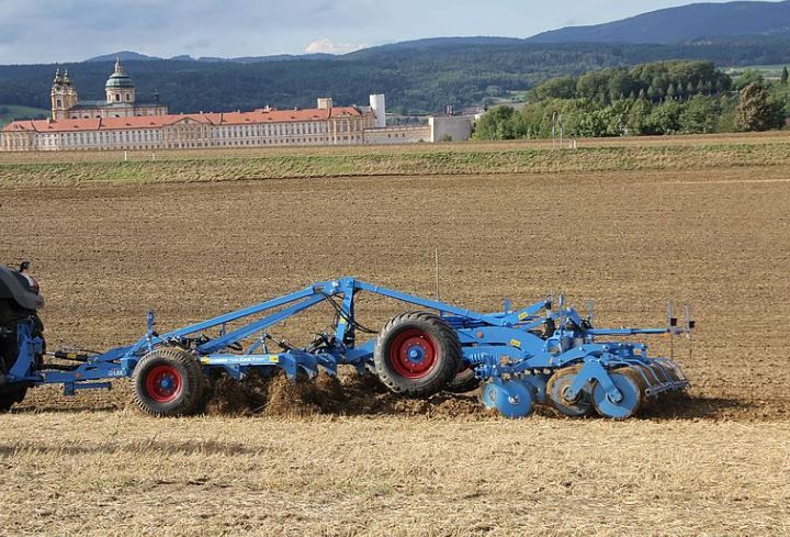 Karat - Cultivateur agricole Lemken GmbH - Largeur de travail 300 à 400 cm - Usage intensif et polyvalent_4