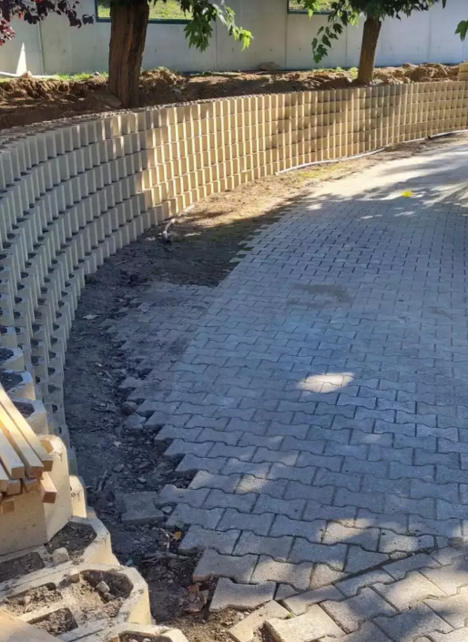 Bloc béton creux avec alvéoles, végétalisable, idéal pour remplacer les murs traditionnels- BETOATLAS - Pomel Beton_4