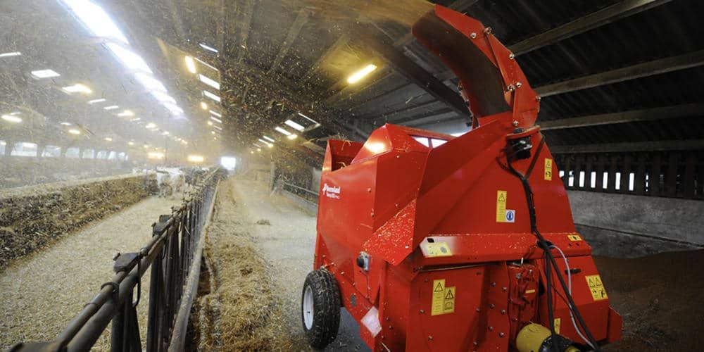 Kverneland 853 Pro - 856 Pro Pailleuse agricole - capacité 3 à 6m3 - distance de paillage jusqu'à 25m - système anti-bourrage_4