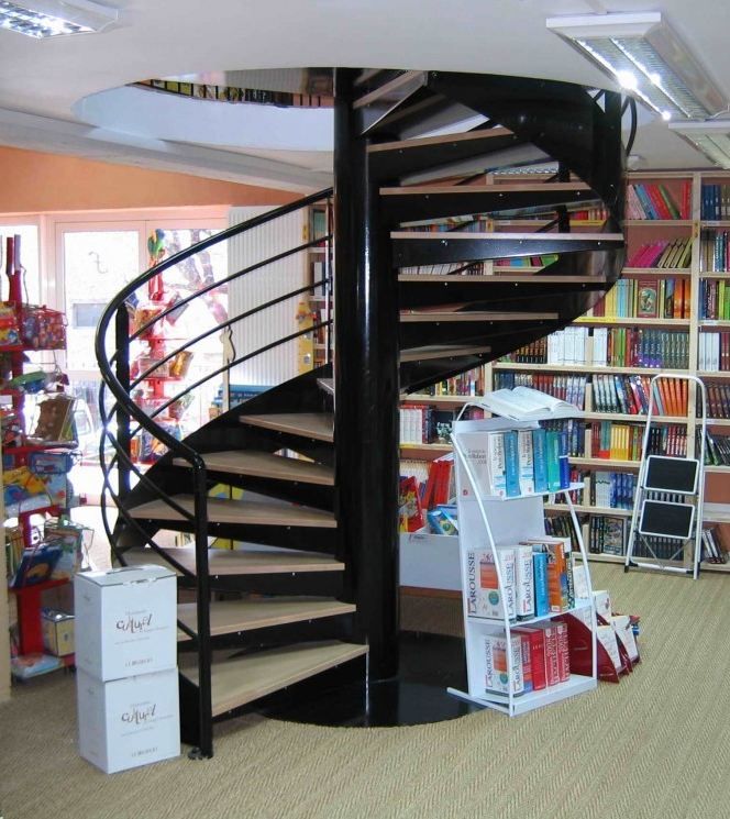 Escalier hélicoïdal Ysoman - Ysofer Esca - passage 1UP ou 2UP avec marches vissées et finitions personnalisées_4