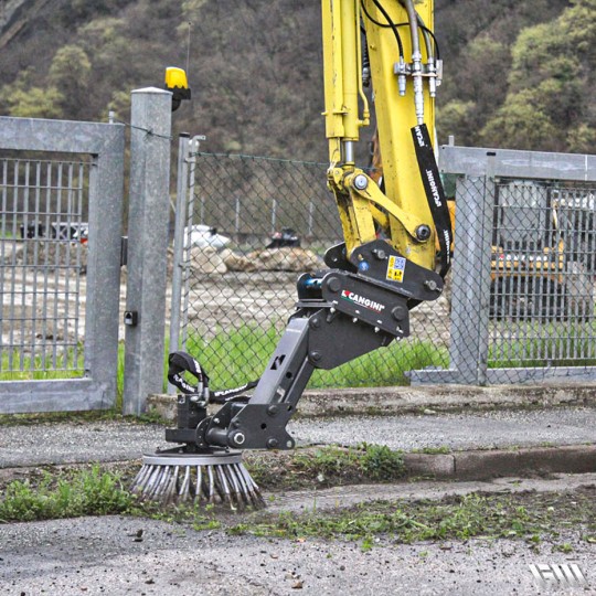 Balayeuse hydraulique Série SSC550 - adaptable sur mini-pelle 1.5 à 7.5 tonnes - marque Cangini Benne_4