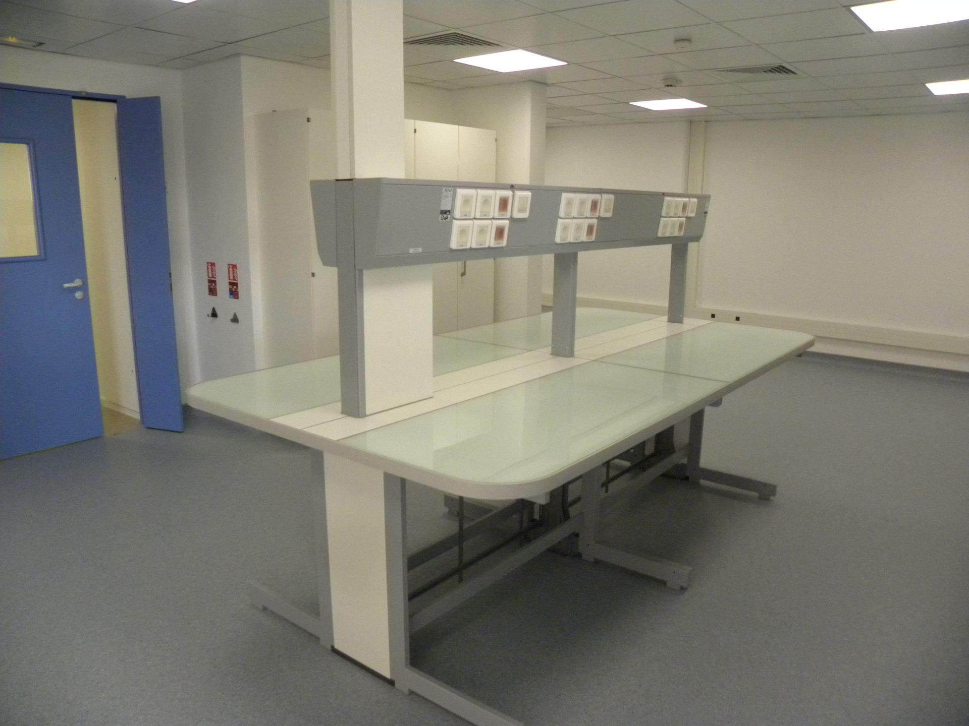 Paillasses de laboratoire pour  toutes les exigences en matière de poste de travail de laboratoire_3